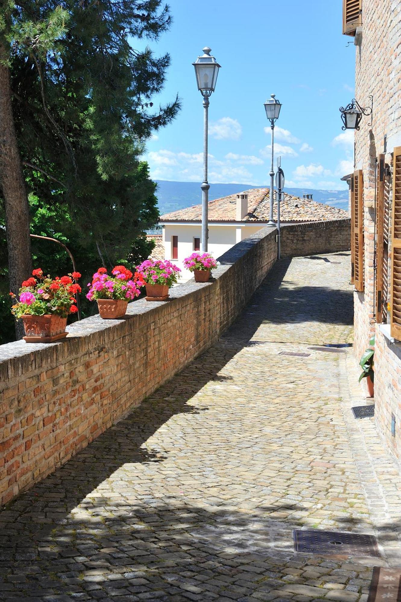 Albergo Diffuso Borgo Montemaggiore Montemaggiore al Metauro Luaran gambar