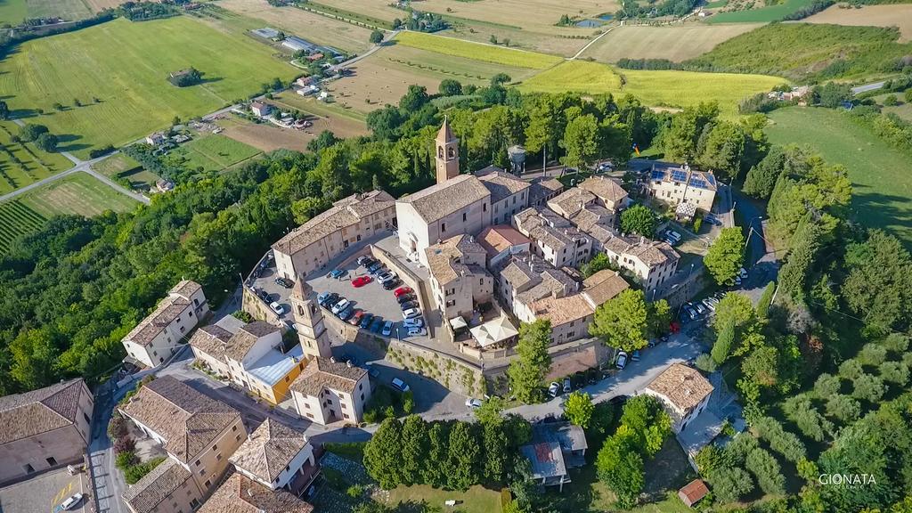 Albergo Diffuso Borgo Montemaggiore Montemaggiore al Metauro Luaran gambar